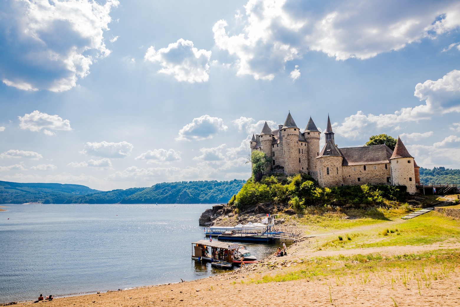 Le Château de Val et le Lac de Bort