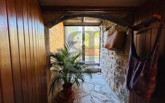 **Characterful Stone Built Village House With Terrace