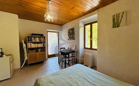 **Characterful Stone Built Village House With Terrace