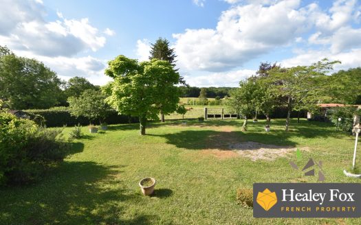 Semi-Detached Stone House With Garage, Garden And Unobstructed Views