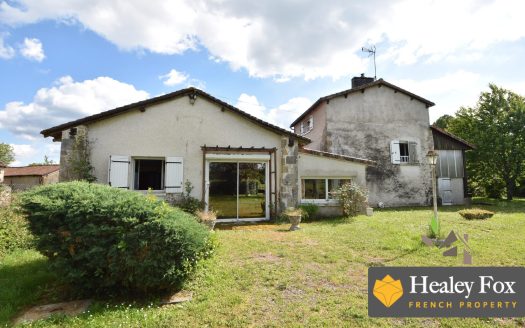 Semi-Detached Stone House With Garage, Garden And Unobstructed Views