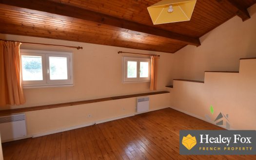 Semi-Detached Stone House With Garage, Garden And Unobstructed Views