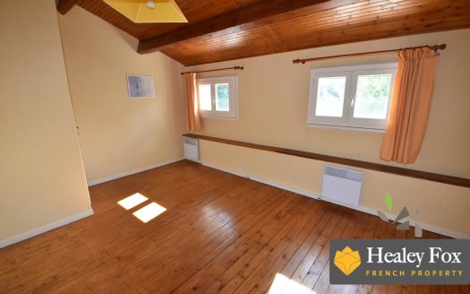 Semi-Detached Stone House With Garage, Garden And Unobstructed Views