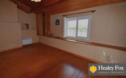 Semi-Detached Stone House With Garage, Garden And Unobstructed Views