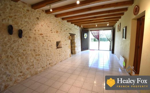 Semi-Detached Stone House With Garage, Garden And Unobstructed Views