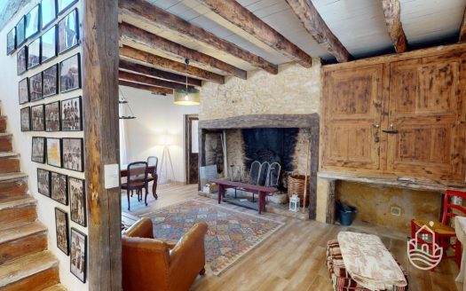 **Beautifully Renovated Stone House With Swimming Pool And Garden