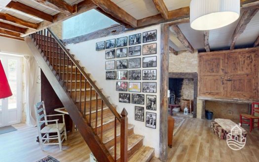 **Beautifully Renovated Stone House With Swimming Pool And Garden