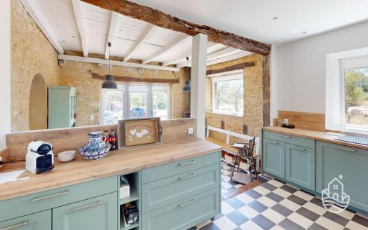 **Beautifully Renovated Stone House With Swimming Pool And Garden