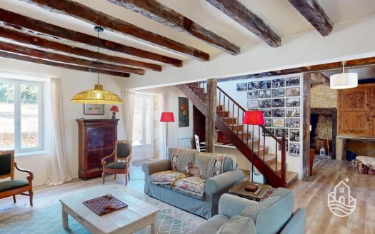 **Beautifully Renovated Stone House With Swimming Pool And Garden