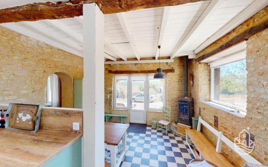 **Beautifully Renovated Stone House With Swimming Pool And Garden