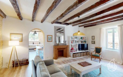 **Beautifully Renovated Stone House With Swimming Pool And Garden