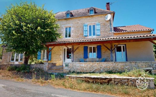 **Beautifully Renovated Stone House With Swimming Pool And Garden