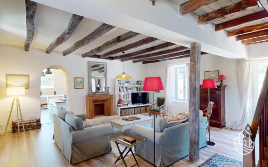 **Beautifully Renovated Stone House With Swimming Pool And Garden