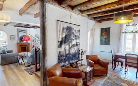 **Beautifully Renovated Stone House With Swimming Pool And Garden