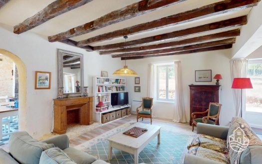 **Beautifully Renovated Stone House With Swimming Pool And Garden