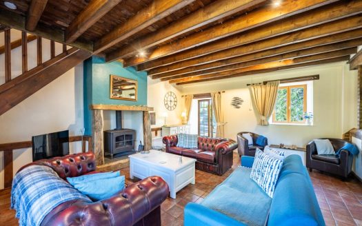 **Superb house with gite