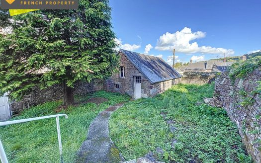 **Beautiful grand stone house with views in the heart of Gavray