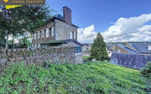 **Beautiful grand stone house with views in the heart of Gavray