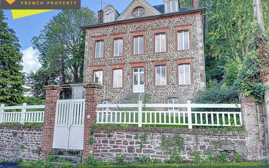 **Beautiful grand stone house with views in the heart of Gavray