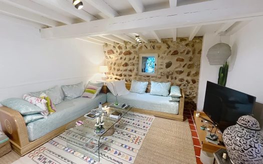 **Character Village House With Courtyard, Fourques