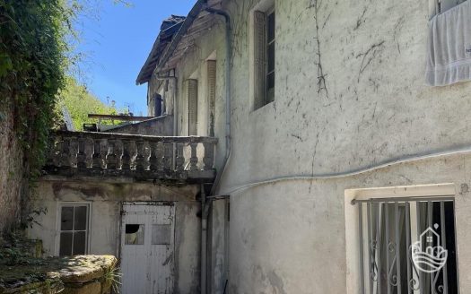 Large Townhouse With Garage And Courtyard In Terrasson-Lavilledieu