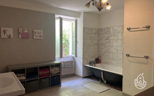 Large Townhouse With Garage And Courtyard In Terrasson-Lavilledieu