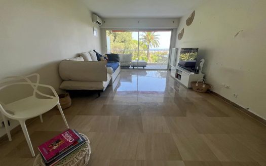 1 bed Apartment with Sea View and Terrace – Residence Le Chambord