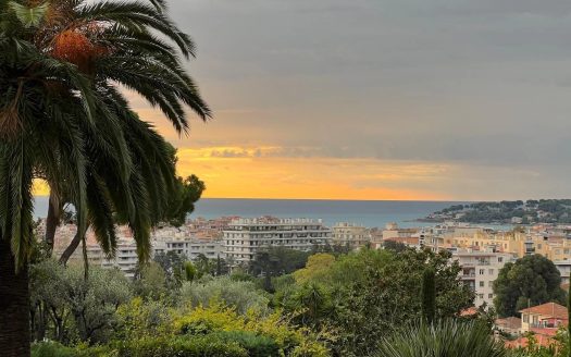 1 bed Apartment with Sea View and Terrace – Residence Le Chambord