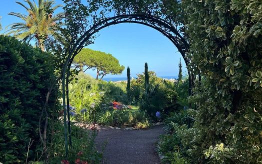 1 bed Apartment with Sea View and Terrace – Residence Le Chambord