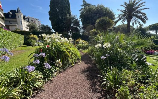 1 bed Apartment with Sea View and Terrace – Residence Le Chambord