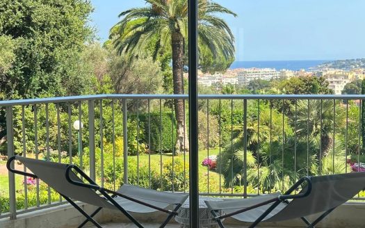 1 bed Apartment with Sea View and Terrace – Residence Le Chambord