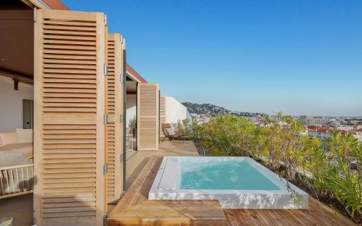Prestigious Rooftop Penthouse Just Steps From The Old Port, La Croisette And The Beaches