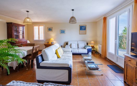 Terraced Village House With Garden Close To All Amenities